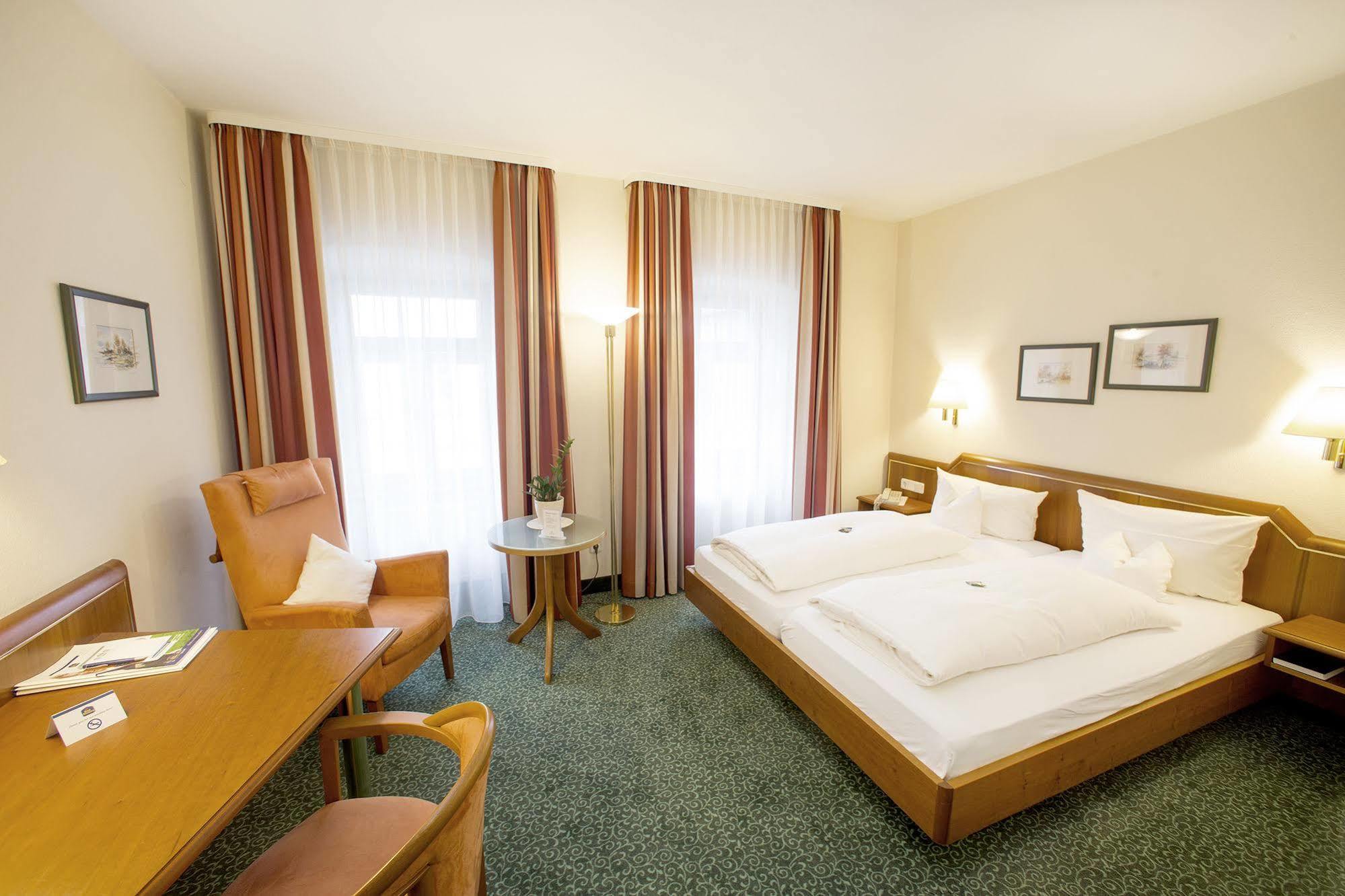 Hotel Weisses Lamm 파이츠획하임 외부 사진