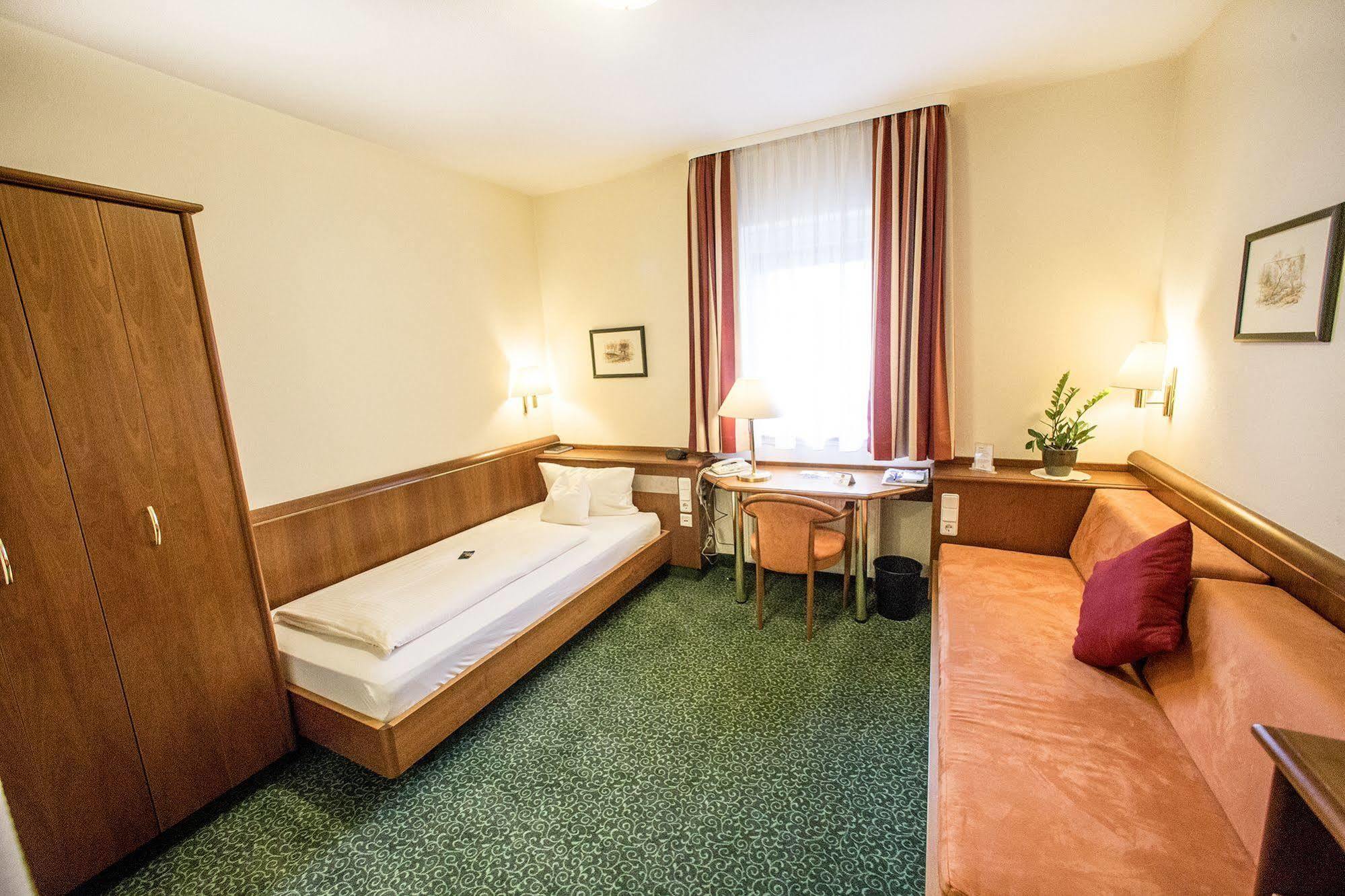 Hotel Weisses Lamm 파이츠획하임 외부 사진